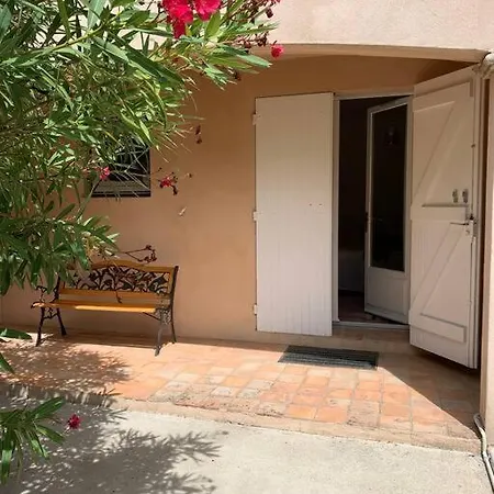Studio En Rez-De-Jardin Arbore Avec Acces Piscine Et Clim Villeneuve-lès-Avignon Extérieur photo